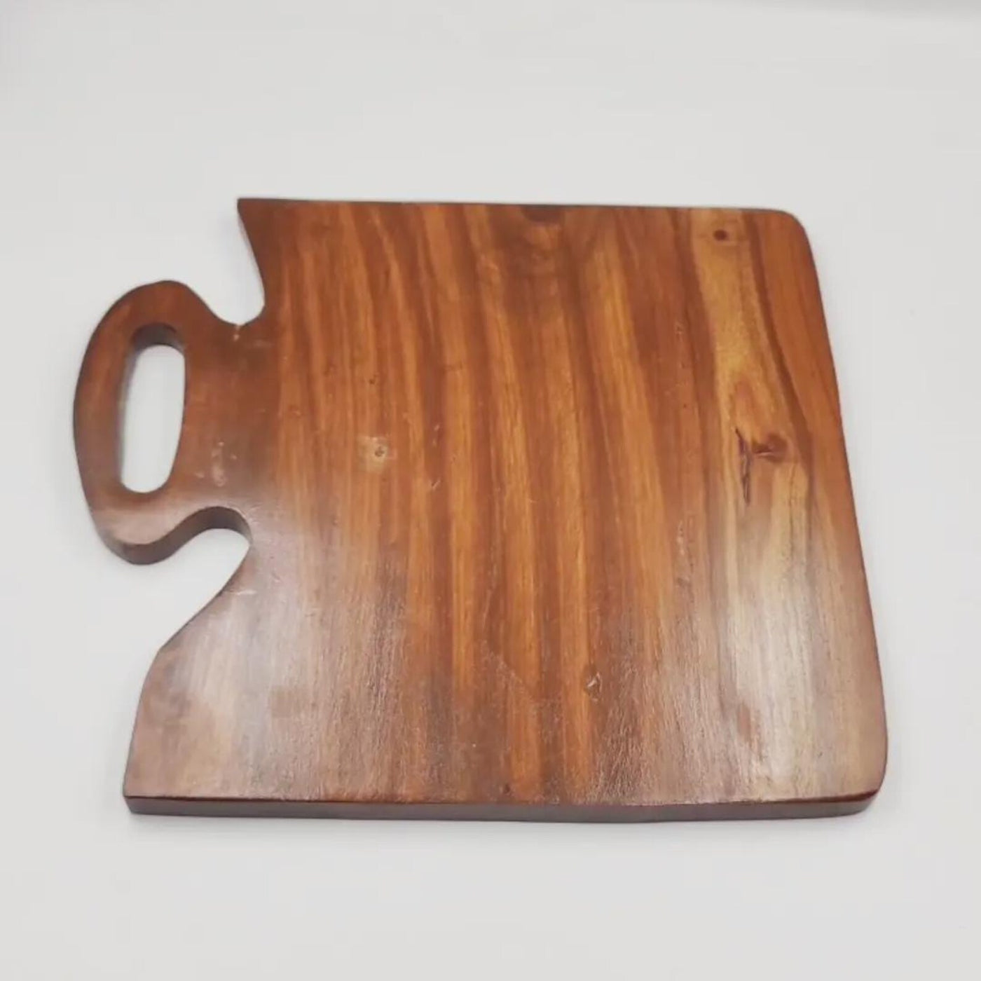 Hand-Crafted Wooden Cutting Board – Premium Artisan Finish