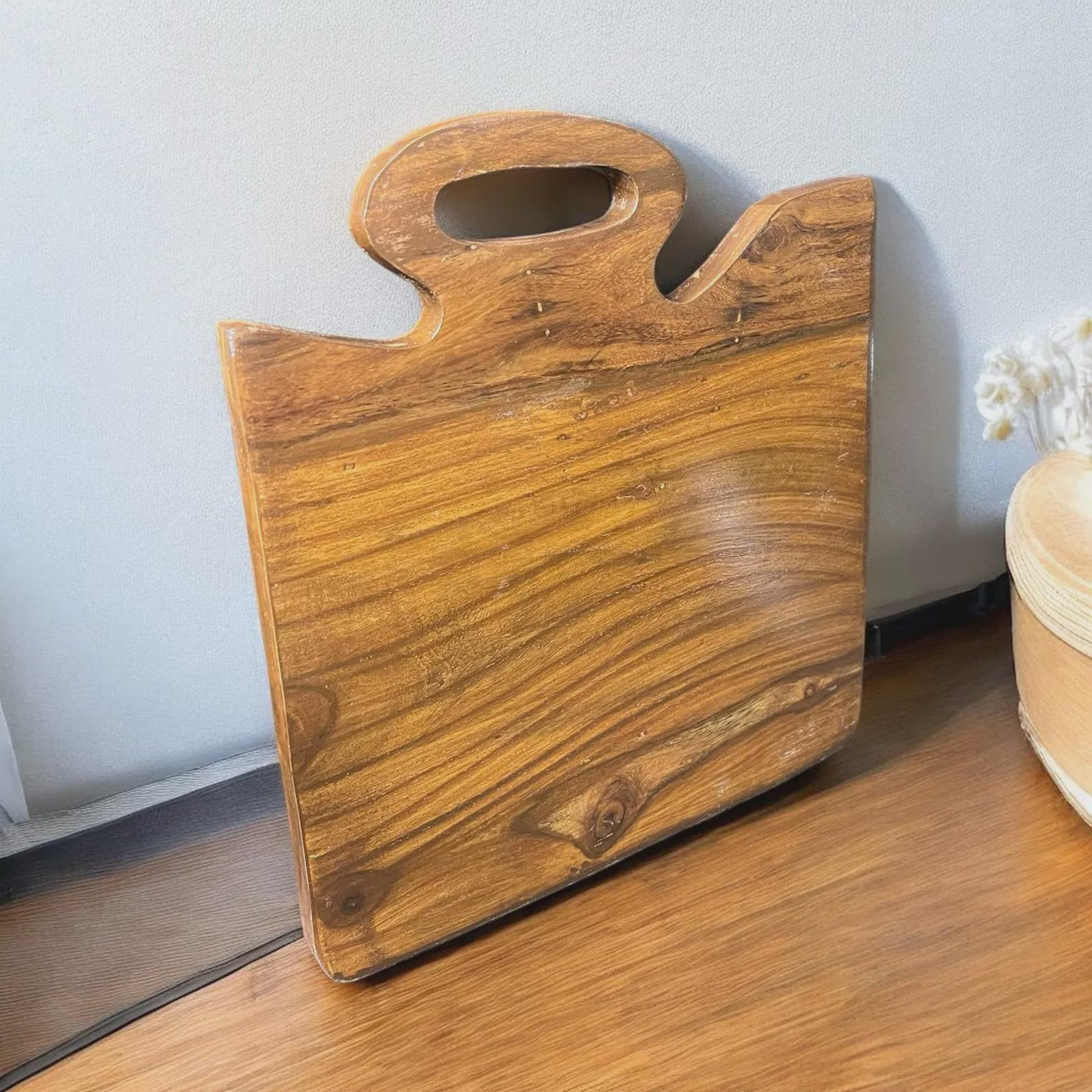 Hand-Crafted Wooden Cutting Board – Premium Artisan Finish